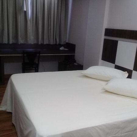 Hotel Maestro Villa Do Lago Toledo ภายนอก รูปภาพ