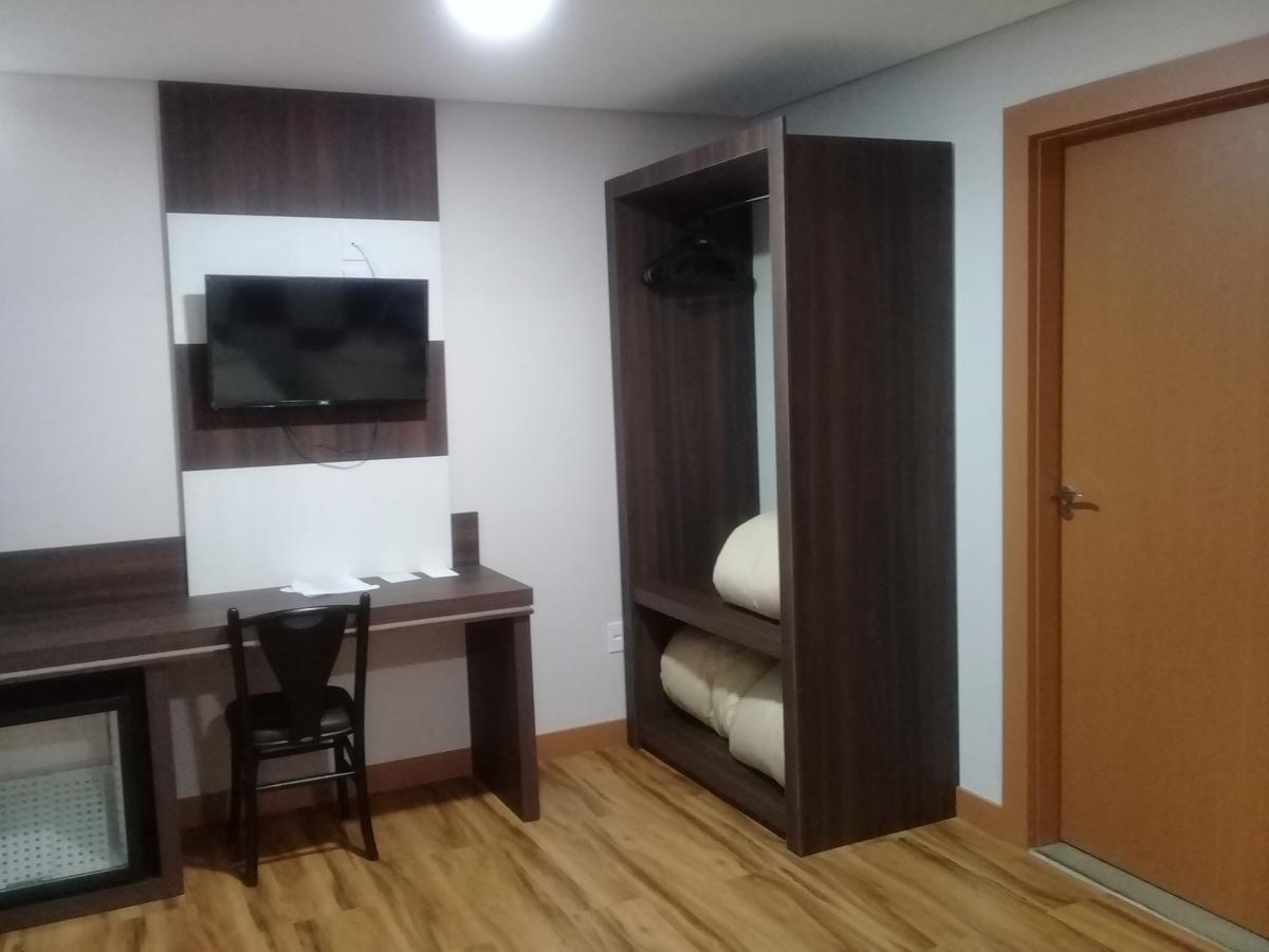 Hotel Maestro Villa Do Lago Toledo ภายนอก รูปภาพ